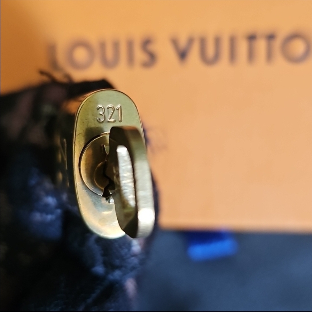 #321 LV Lock and Key 🔐 - Picture 6 of 10